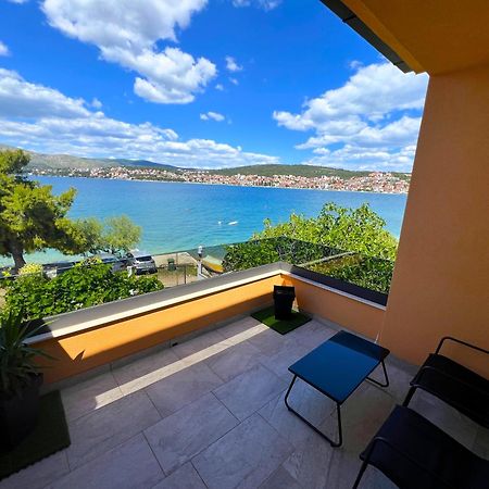 Beach Holiday Home With Private Jacuzzi & Parking Trogir Zewnętrze zdjęcie
