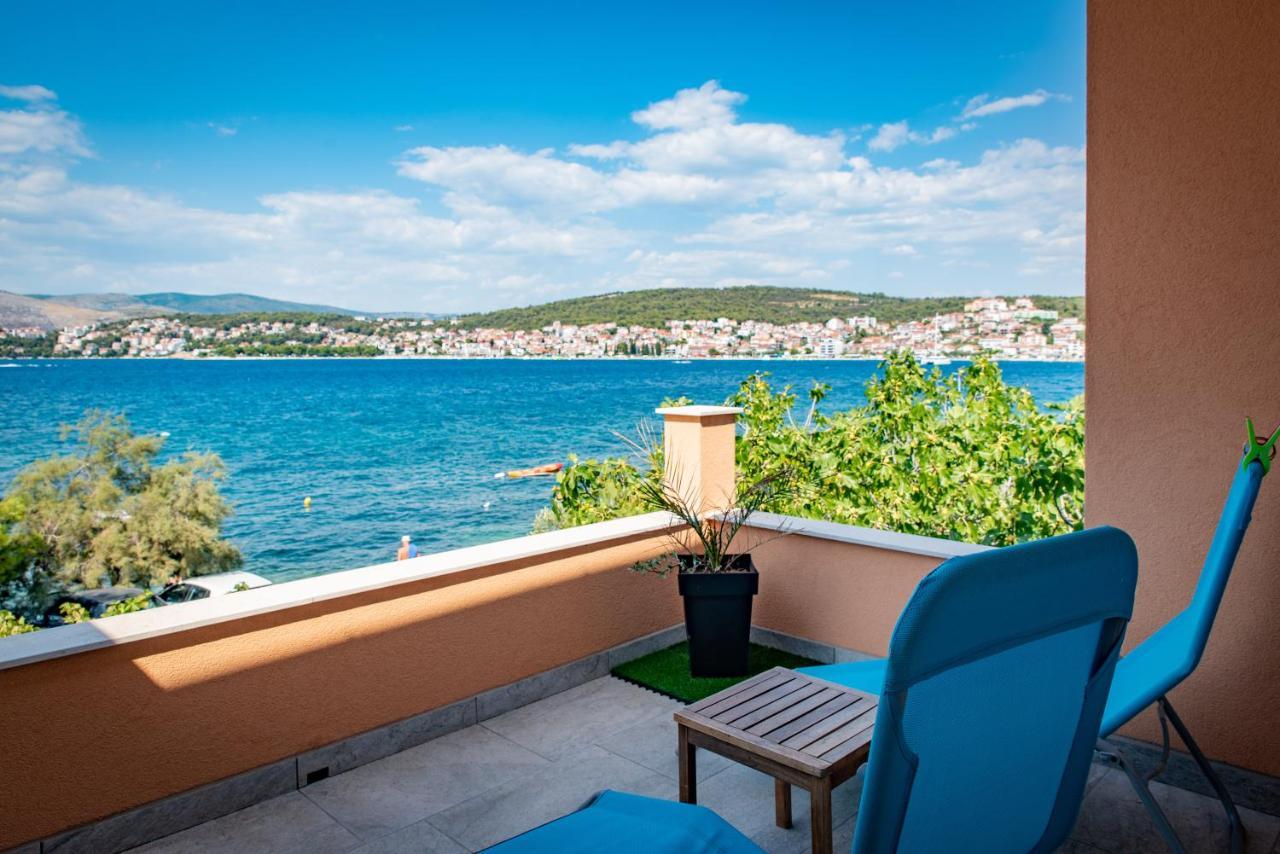 Beach Holiday Home With Private Jacuzzi & Parking Trogir Zewnętrze zdjęcie