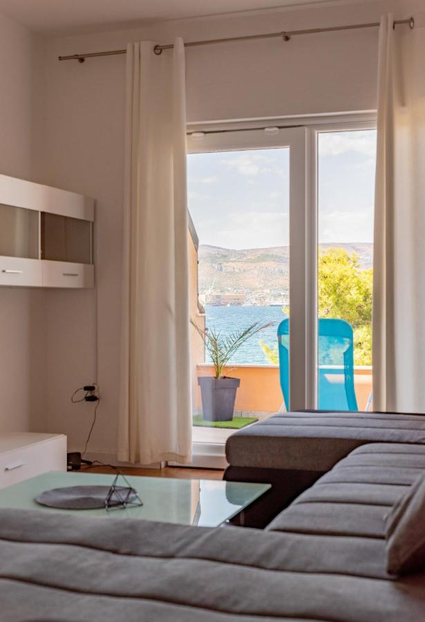 Beach Holiday Home With Private Jacuzzi & Parking Trogir Zewnętrze zdjęcie