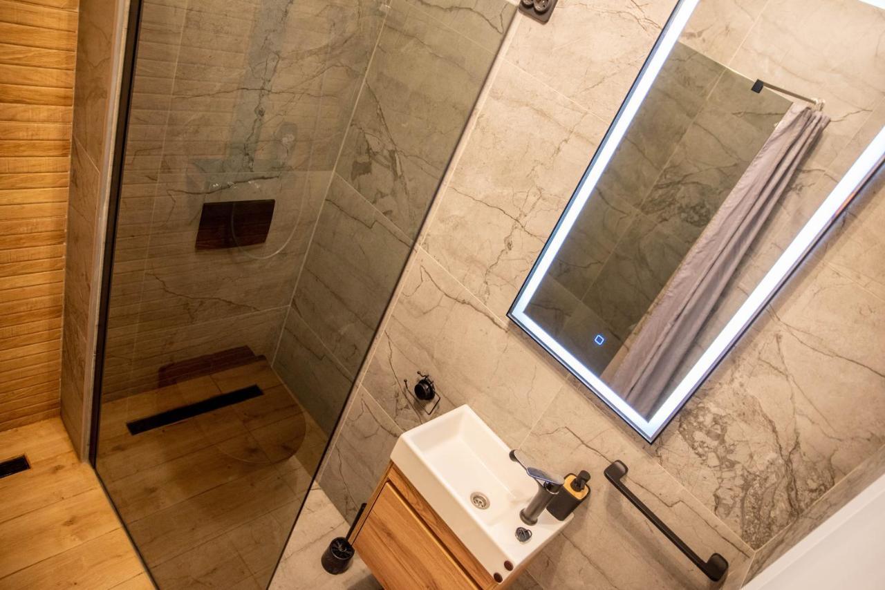 Beach Holiday Home With Private Jacuzzi & Parking Trogir Zewnętrze zdjęcie