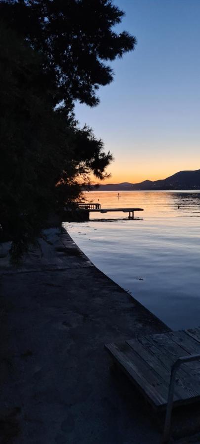 Beach Holiday Home With Private Jacuzzi & Parking Trogir Zewnętrze zdjęcie