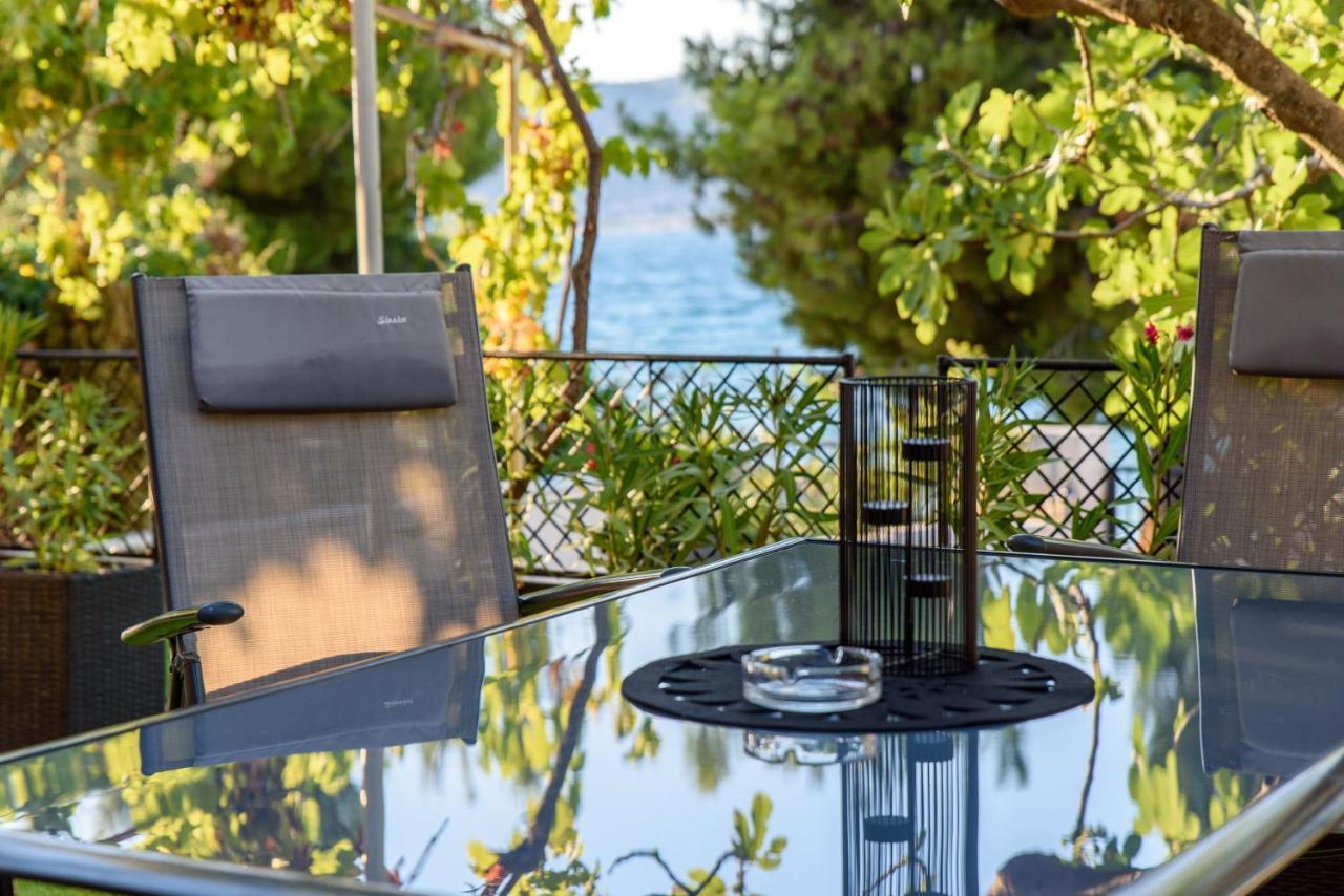 Beach Holiday Home With Private Jacuzzi & Parking Trogir Zewnętrze zdjęcie
