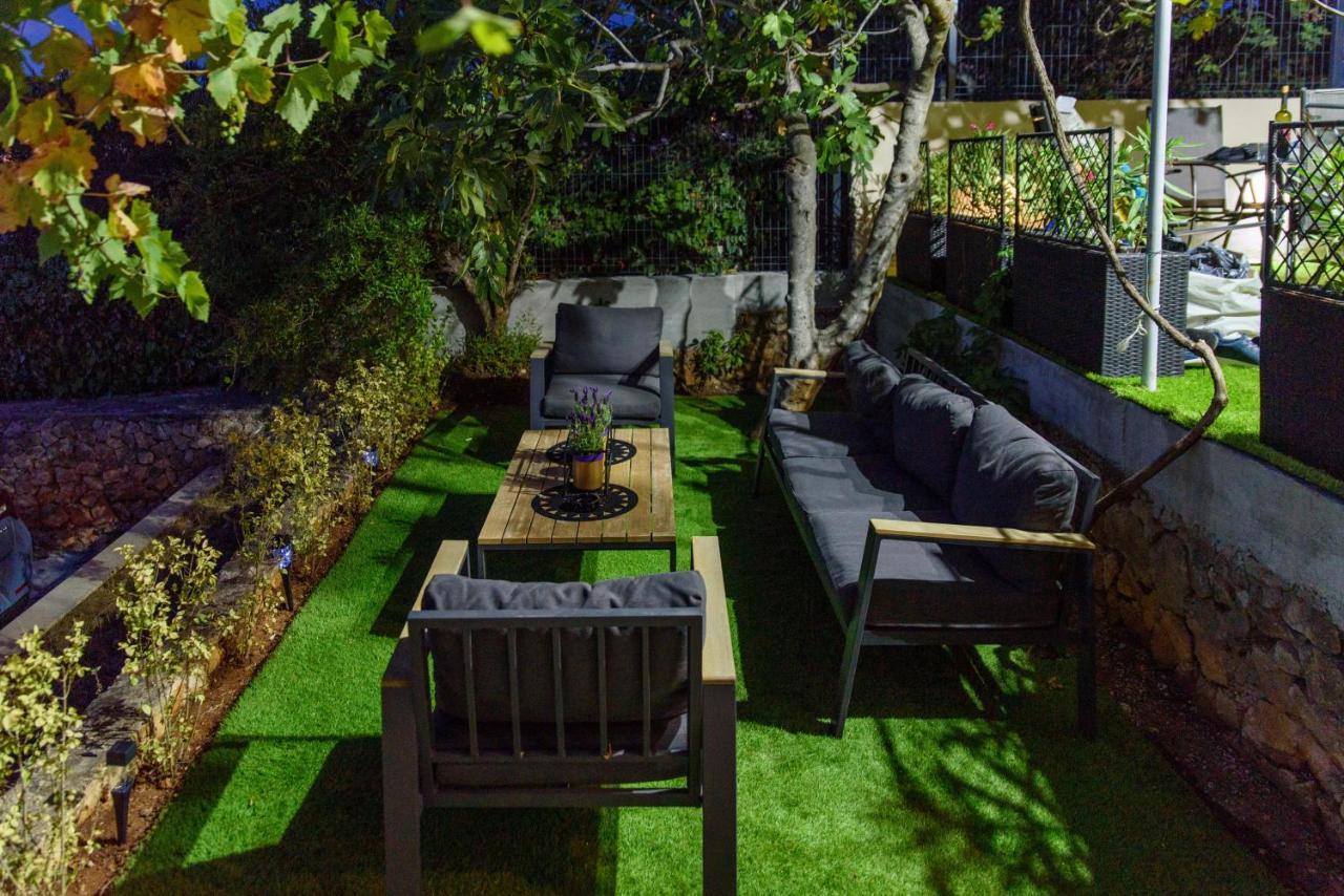 Beach Holiday Home With Private Jacuzzi & Parking Trogir Zewnętrze zdjęcie