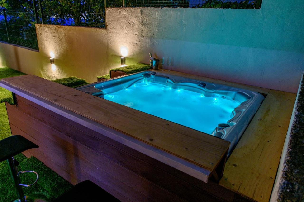 Beach Holiday Home With Private Jacuzzi & Parking Trogir Zewnętrze zdjęcie
