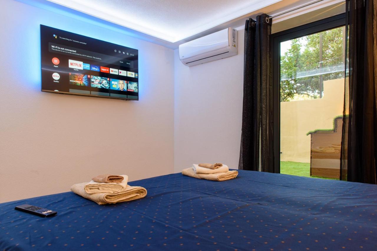Beach Holiday Home With Private Jacuzzi & Parking Trogir Zewnętrze zdjęcie