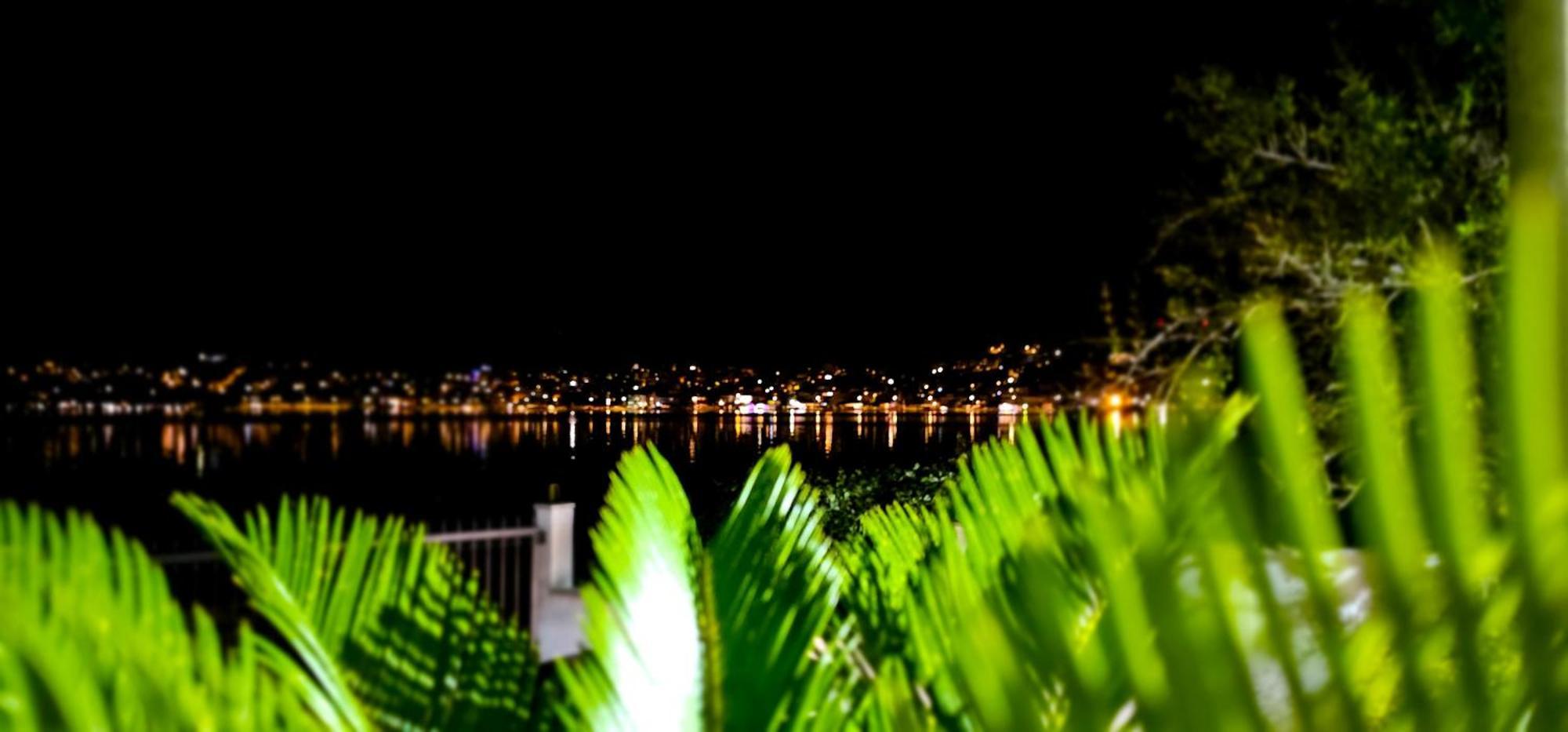 Beach Holiday Home With Private Jacuzzi & Parking Trogir Zewnętrze zdjęcie