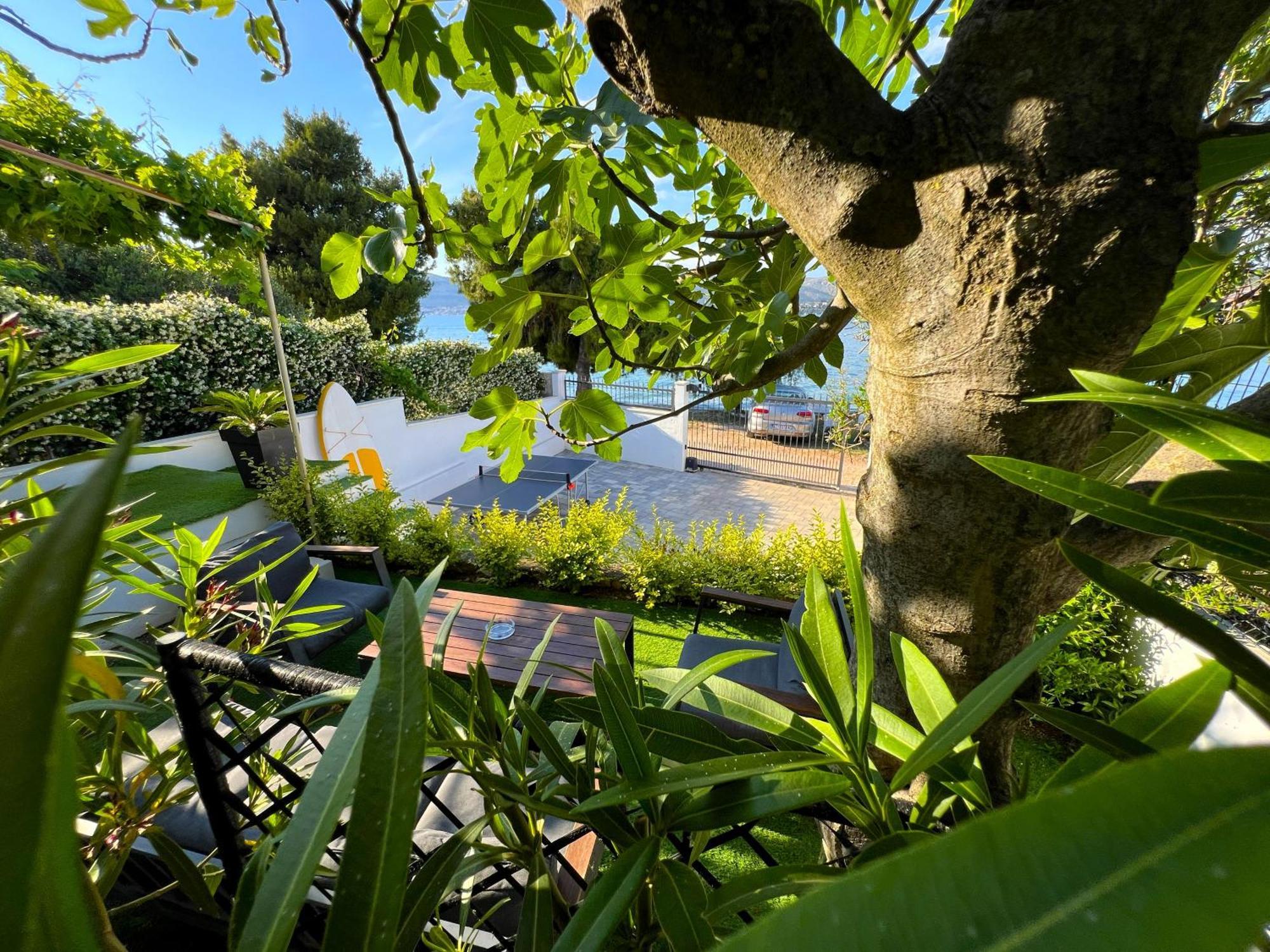 Beach Holiday Home With Private Jacuzzi & Parking Trogir Zewnętrze zdjęcie